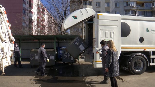 Чудо техники: в Люберцах появился суперкар для мойки контейнеров