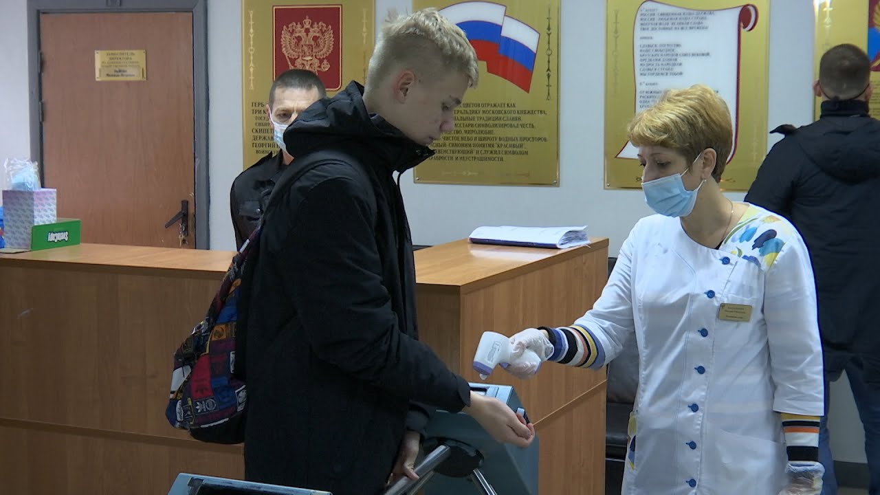 Маски и термометры в школах останутся ещё на год