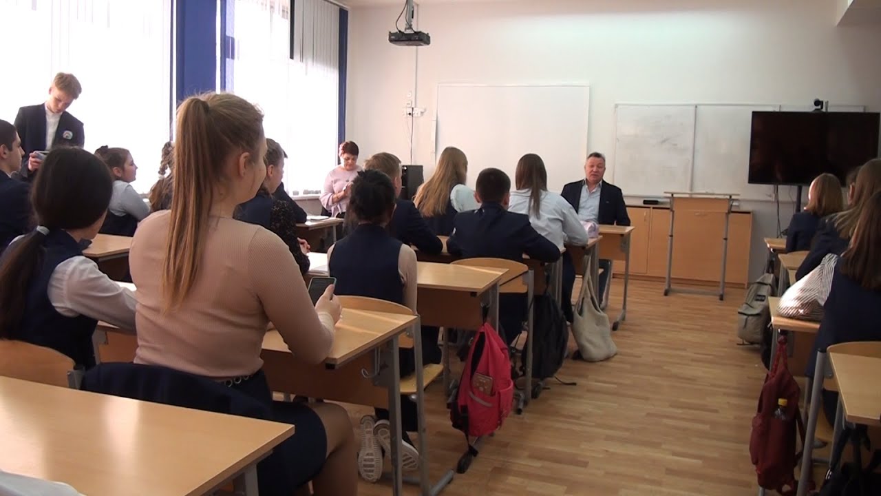 Александр Рожников в гостях у гимназистов