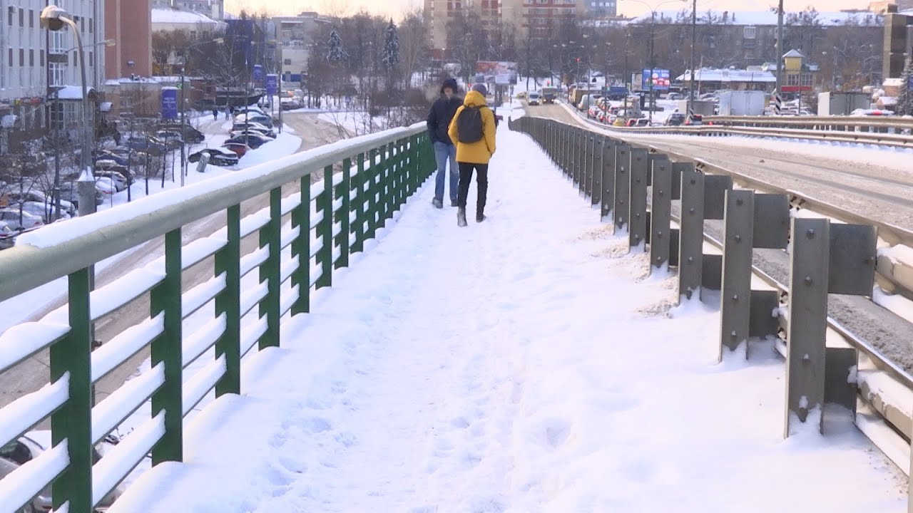 Тротуары замело. Все вокруг белым – бело