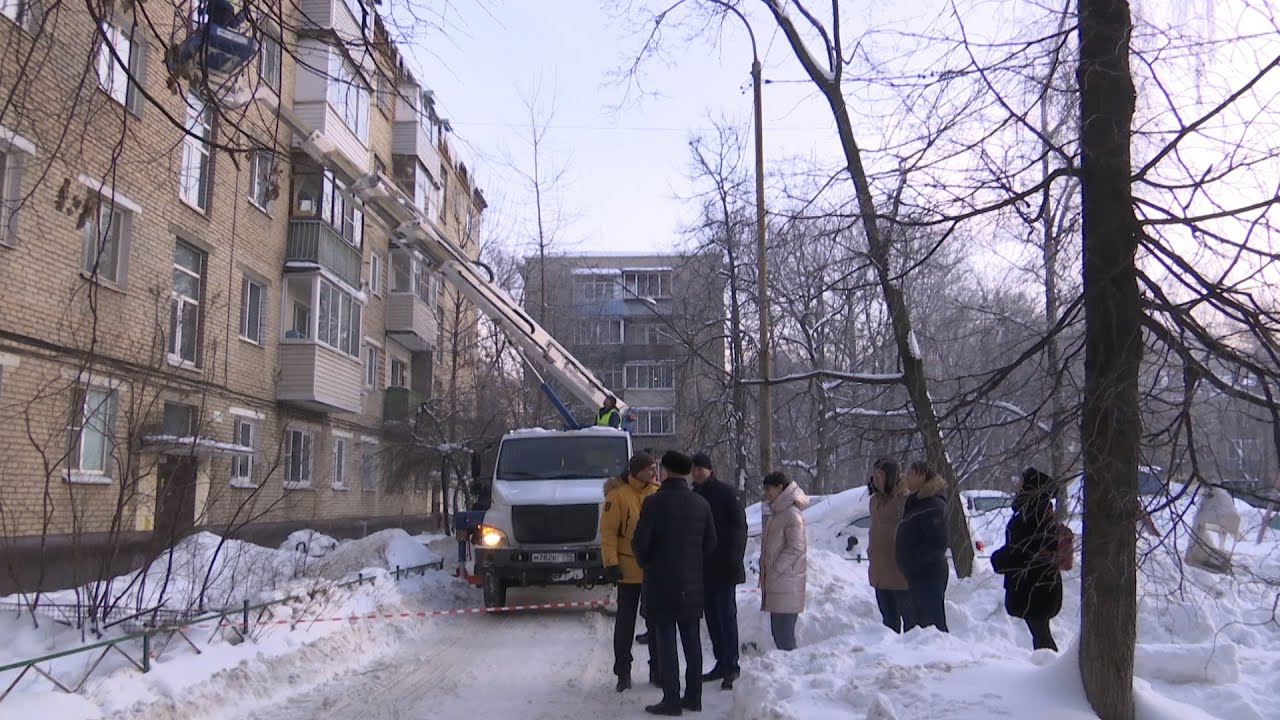 Уборка снега и наледи продолжается