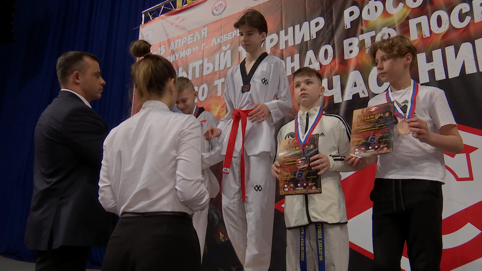 2404_13_01 Турнир по тхэквондо в честь героев нашего времени