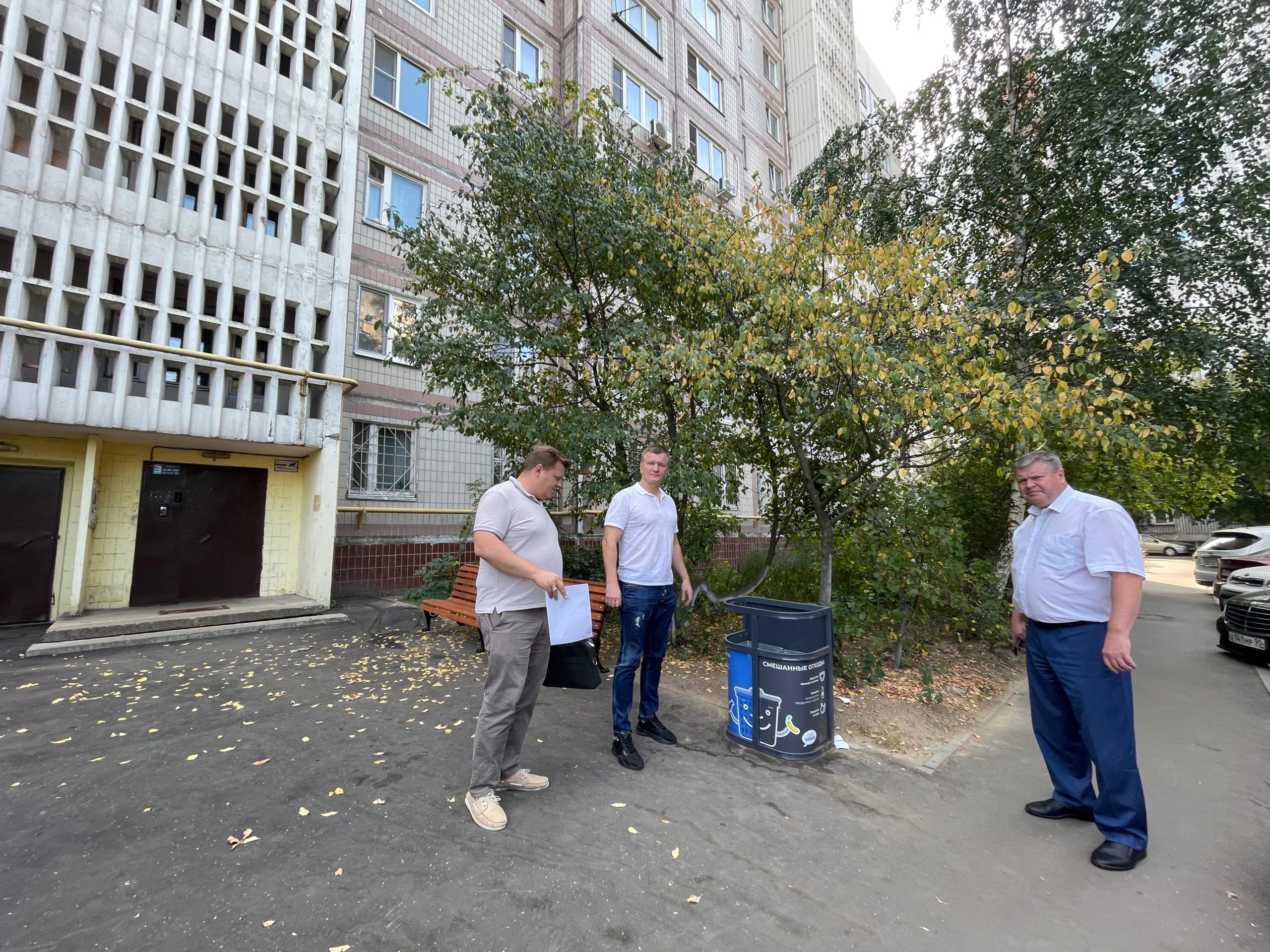 Дмитрий Дениско проверил результат благоустройства дворов в поселке Люберец