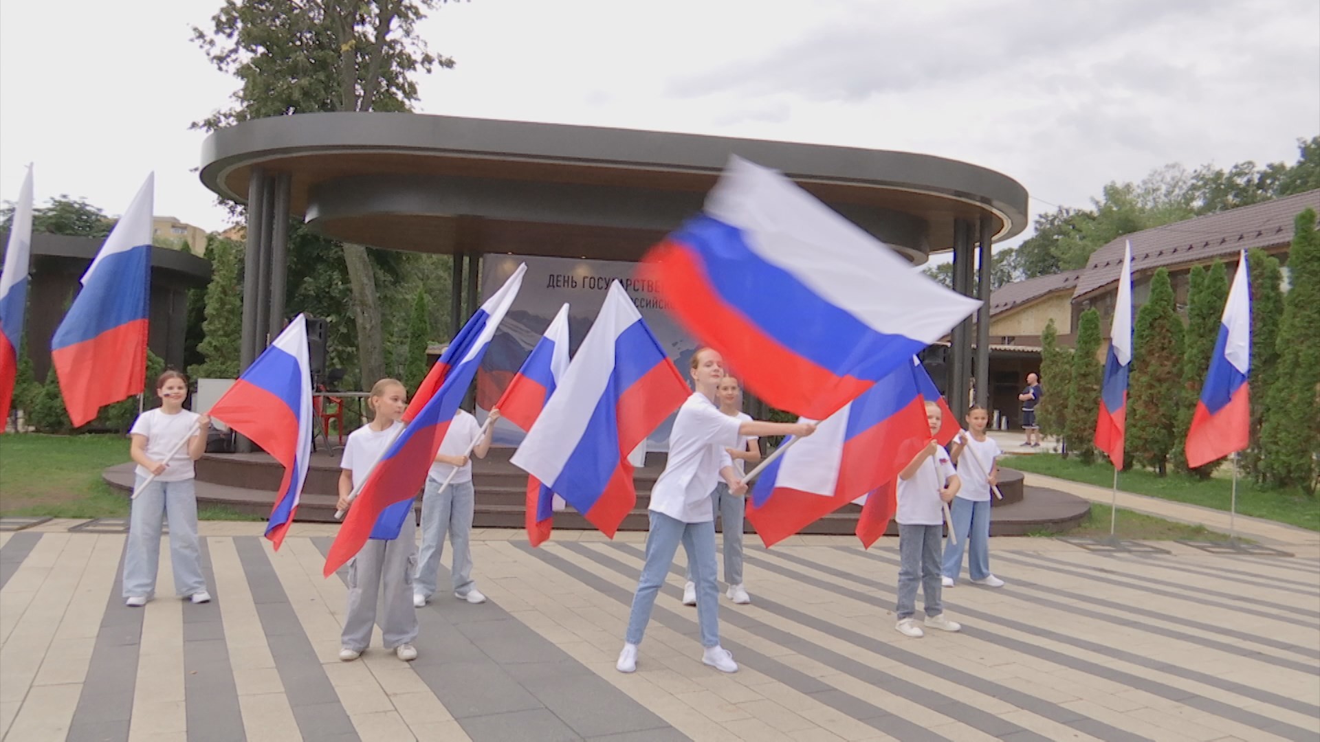 2608_22_01 В Люберцах отметили День Флага России