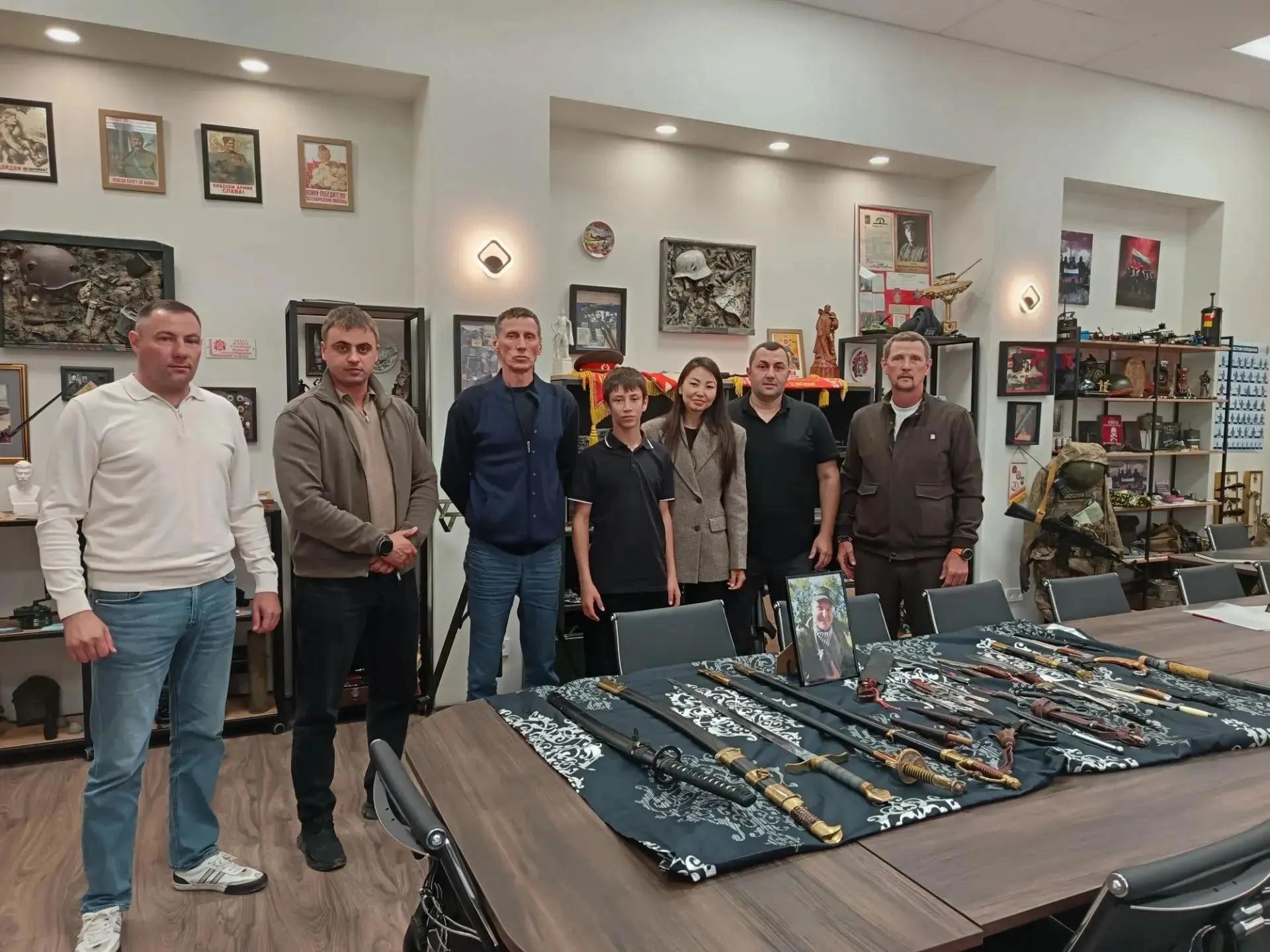 Личные вещи и коллекция ножей погибшего под Бахмутом бойца пополнили люберецкий Музей ратной славы