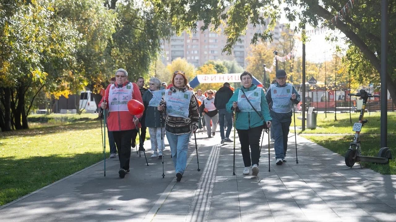 Более 150 человек приняли участие в акции «10 000 шагов к здоровью» в Наташинском парке